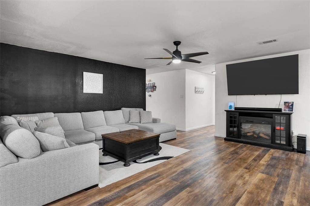 104 Russell Lane, Hewitt, TX 76643