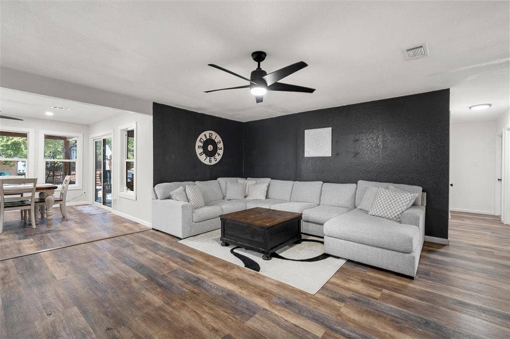 104 Russell Lane, Hewitt, TX 76643
