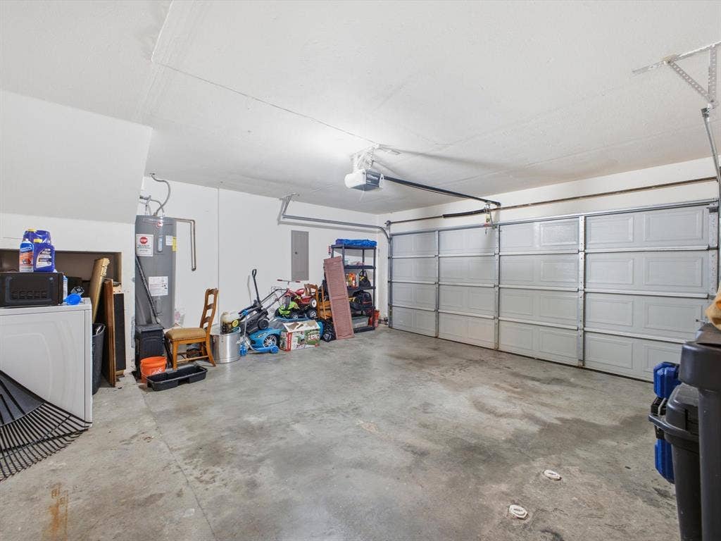2001 Waleska Plaza, Dallas, TX 75211 Additional content