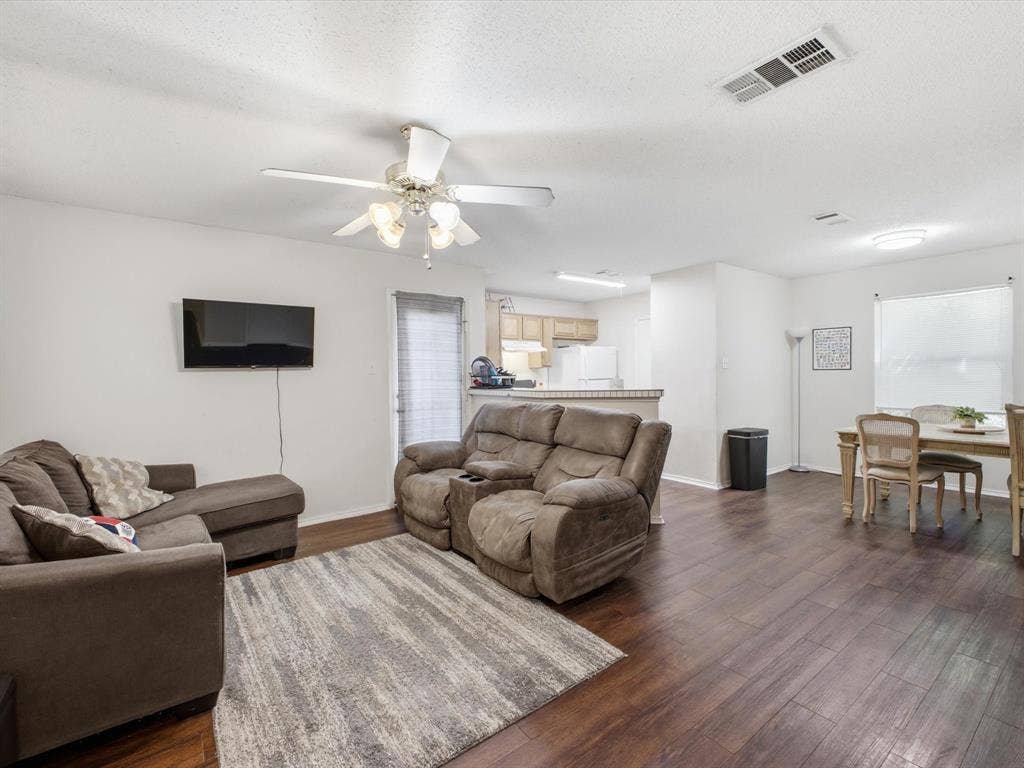 2001 Waleska Plaza, Dallas, TX 75211 Wood-finish flooring throughout, white walls, and a ceiling fan with integrated lighting