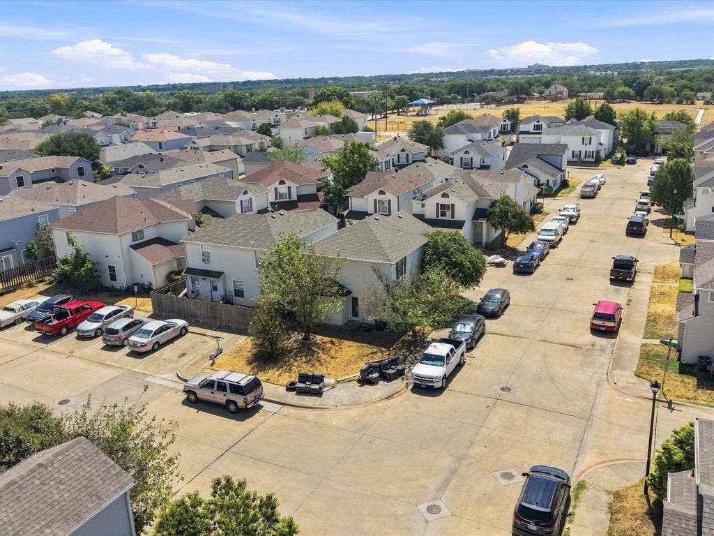 2001 Waleska Plaza, Dallas, TX 75211 Additional content