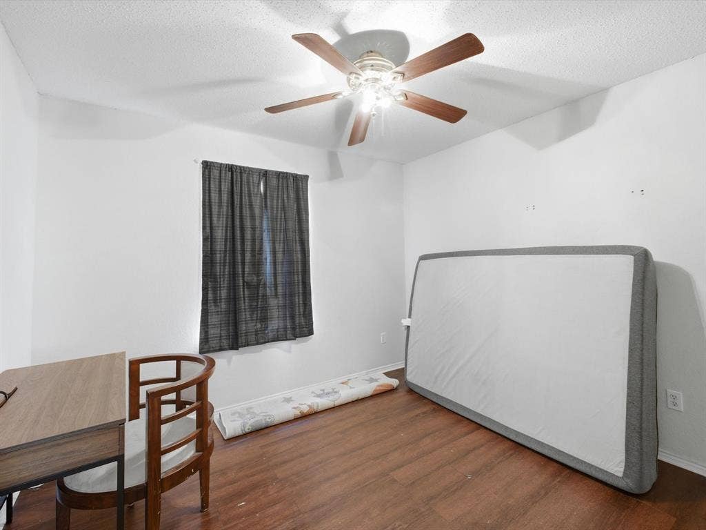 2001 Waleska Plaza, Dallas, TX 75211 2001 Waleska Plaza, Dallas, TX 75211