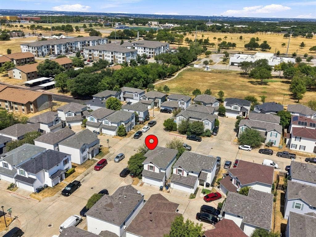 2001 Waleska Plaza, Dallas, TX 75211 Additional content
