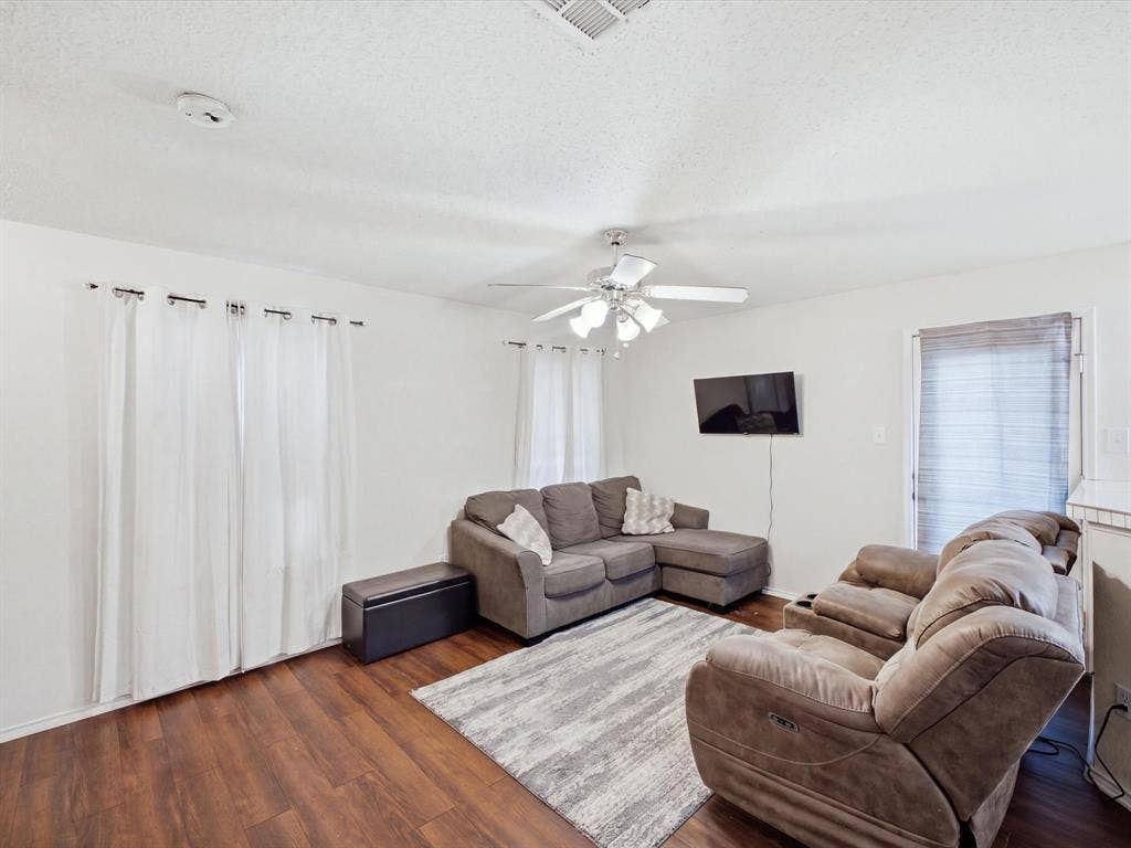 2001 Waleska Plaza, Dallas, TX 75211 Wood-finish flooring throughout, complemented by a ceiling fan with integrated lighting