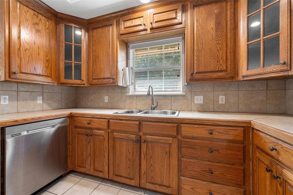1223 Oakmanor Circle, Hewitt, TX 76643 1223 Oakmanor Circle, Hewitt, TX 76643