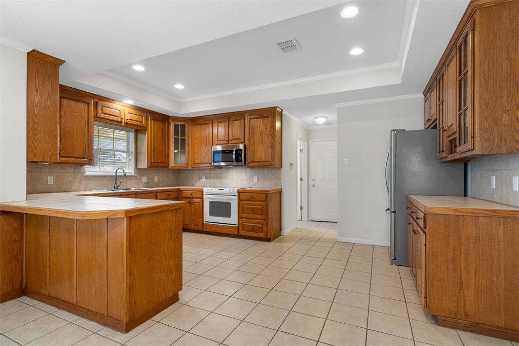 1223 Oakmanor Circle, Hewitt, TX 76643 1223 Oakmanor Circle, Hewitt, TX 76643