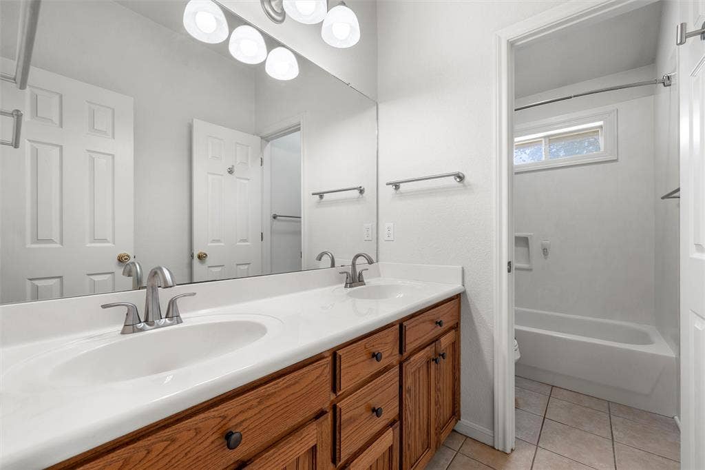 1223 Oakmanor Circle, Hewitt, TX 76643 1223 Oakmanor Circle, Hewitt, TX 76643
