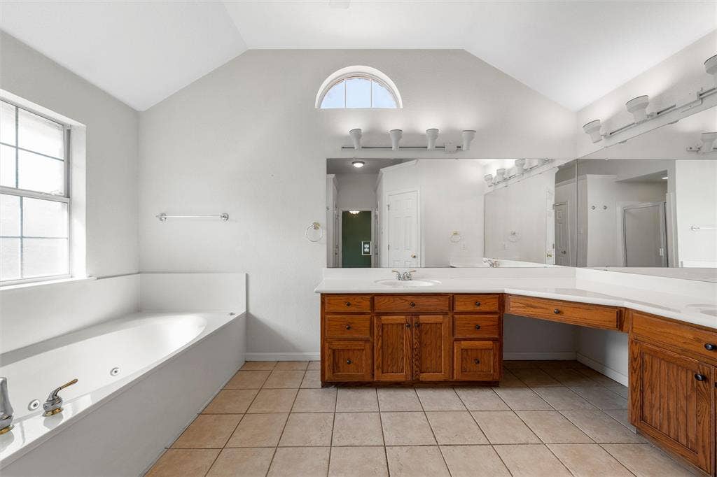 1223 Oakmanor Circle, Hewitt, TX 76643 1223 Oakmanor Circle, Hewitt, TX 76643
