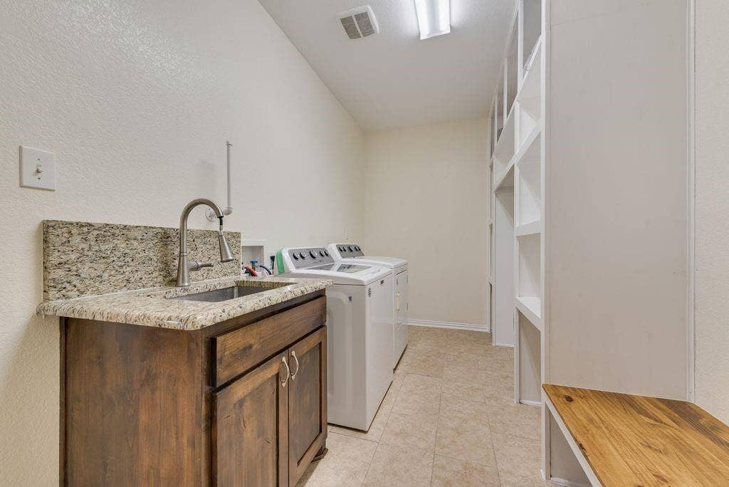 2121 N Mockingbird Lane, Midlothian, TX 76065 2121 N Mockingbird Lane, Midlothian, TX 76065