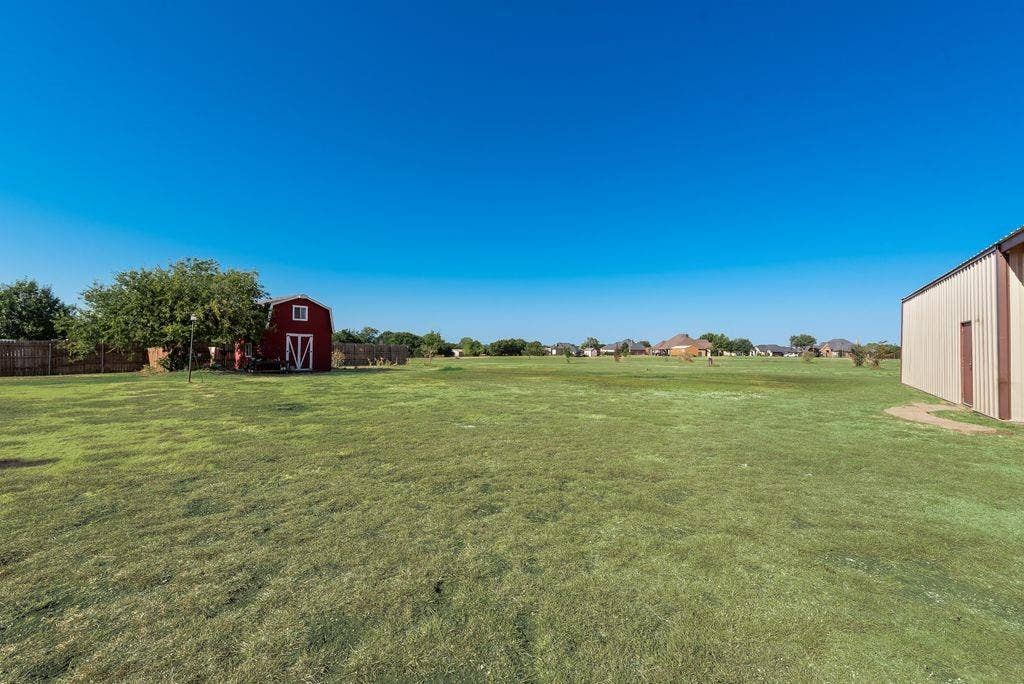 2121 N Mockingbird Lane, Midlothian, TX 76065 2121 N Mockingbird Lane, Midlothian, TX 76065