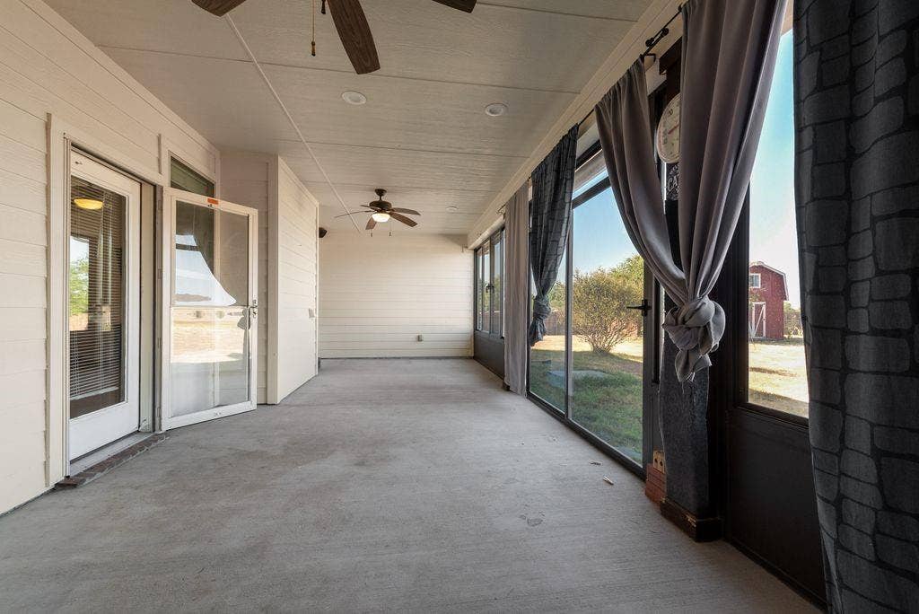 2121 N Mockingbird Lane, Midlothian, TX 76065 2121 N Mockingbird Lane, Midlothian, TX 76065