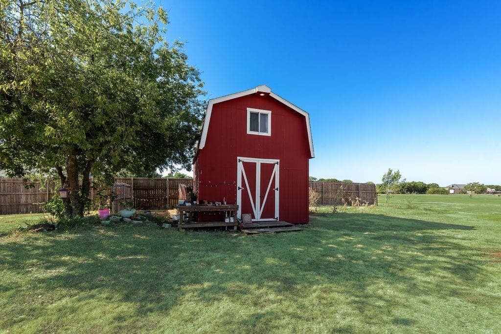 2121 N Mockingbird Lane, Midlothian, TX 76065 2121 N Mockingbird Lane, Midlothian, TX 76065