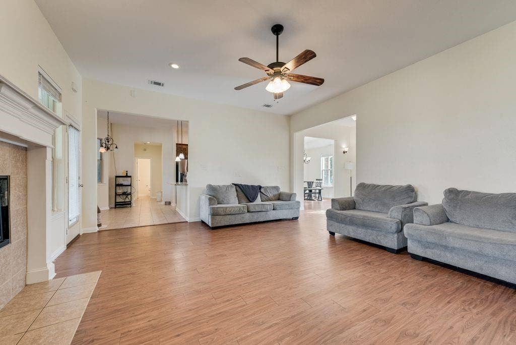 2121 N Mockingbird Lane, Midlothian, TX 76065 2121 N Mockingbird Lane, Midlothian, TX 76065