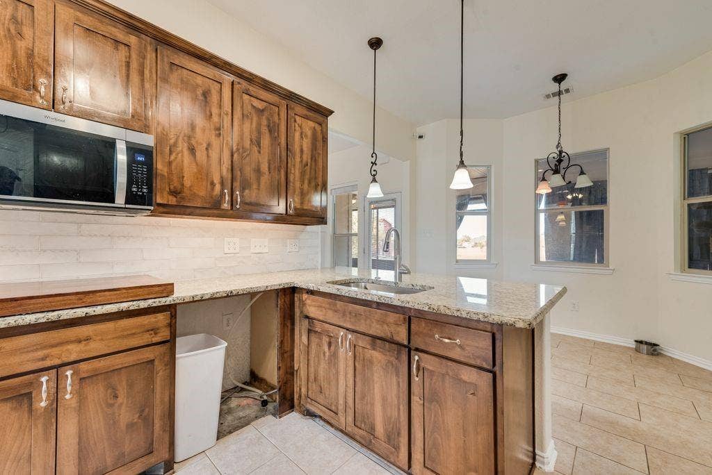 2121 N Mockingbird Lane, Midlothian, TX 76065 2121 N Mockingbird Lane, Midlothian, TX 76065