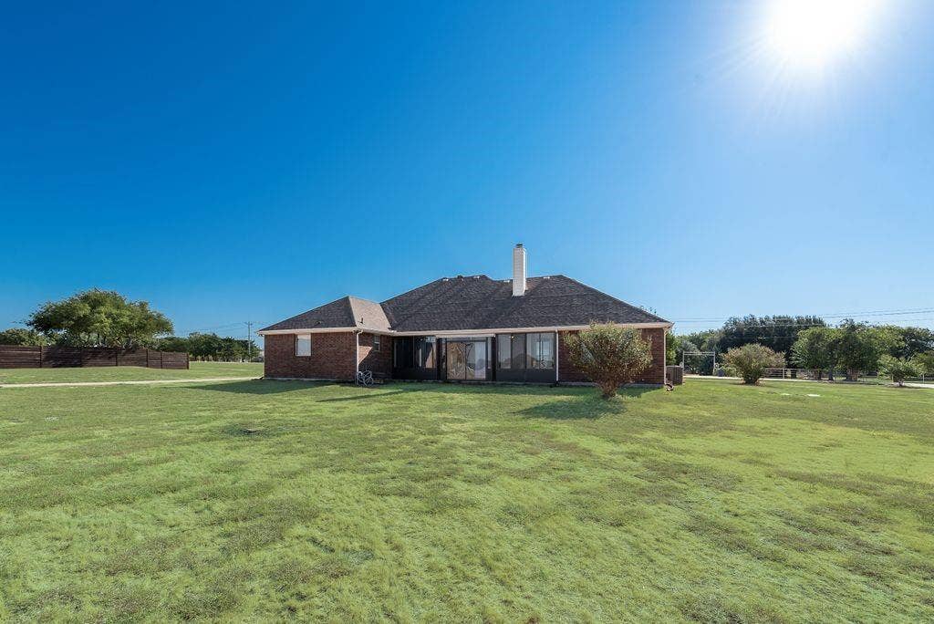 2121 N Mockingbird Lane, Midlothian, TX 76065 2121 N Mockingbird Lane, Midlothian, TX 76065