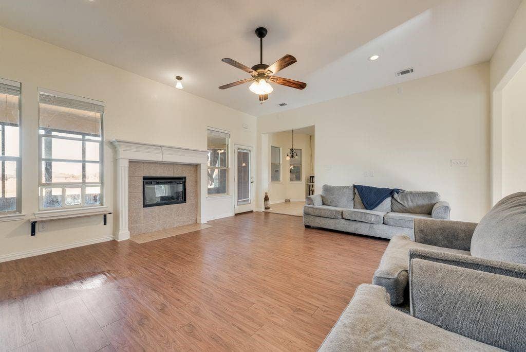 2121 N Mockingbird Lane, Midlothian, TX 76065 2121 N Mockingbird Lane, Midlothian, TX 76065