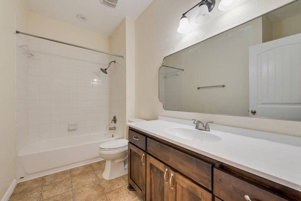 2121 N Mockingbird Lane, Midlothian, TX 76065 2121 N Mockingbird Lane, Midlothian, TX 76065