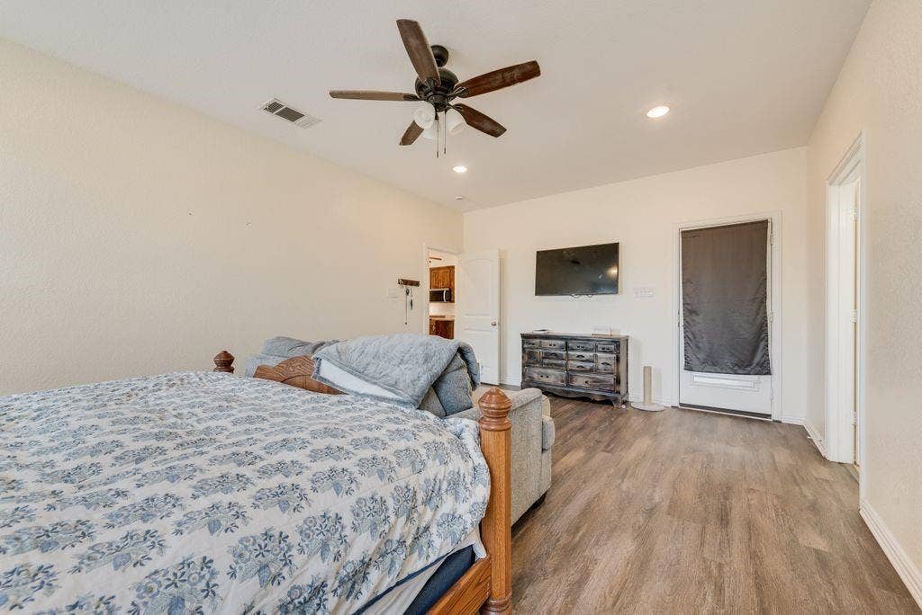 2121 N Mockingbird Lane, Midlothian, TX 76065 2121 N Mockingbird Lane, Midlothian, TX 76065