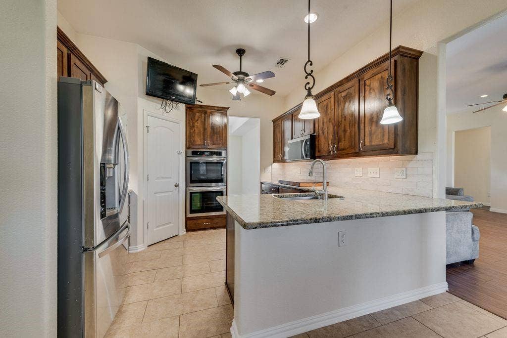 2121 N Mockingbird Lane, Midlothian, TX 76065 2121 N Mockingbird Lane, Midlothian, TX 76065