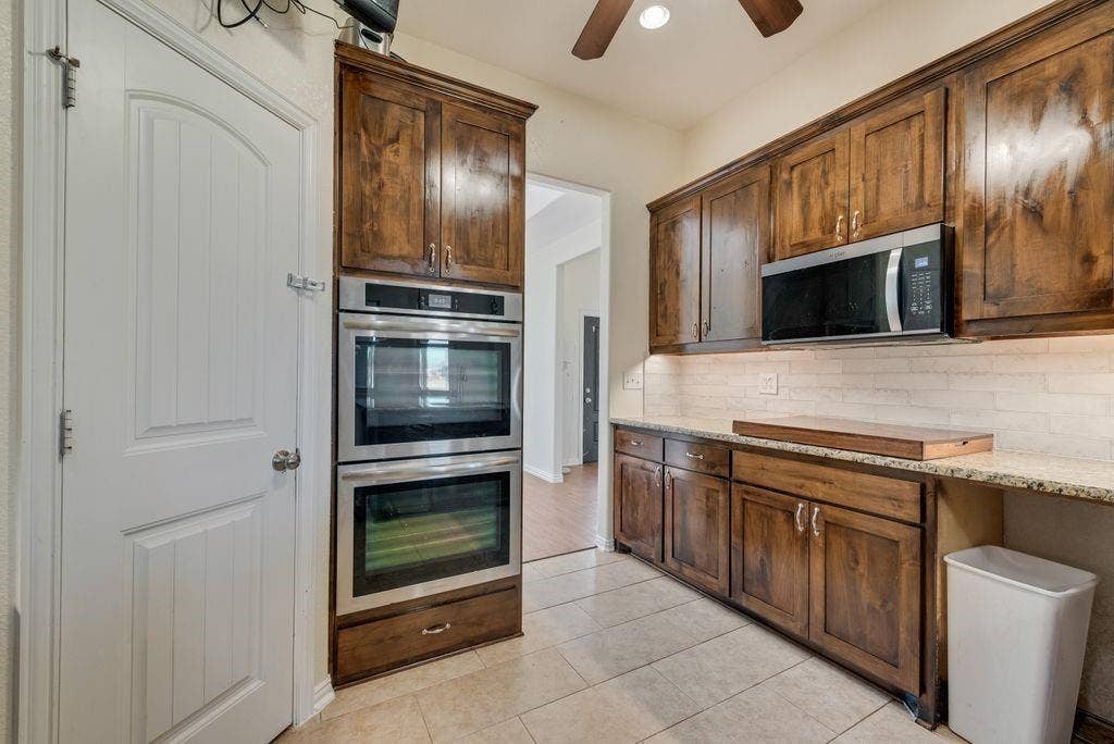 2121 N Mockingbird Lane, Midlothian, TX 76065 2121 N Mockingbird Lane, Midlothian, TX 76065