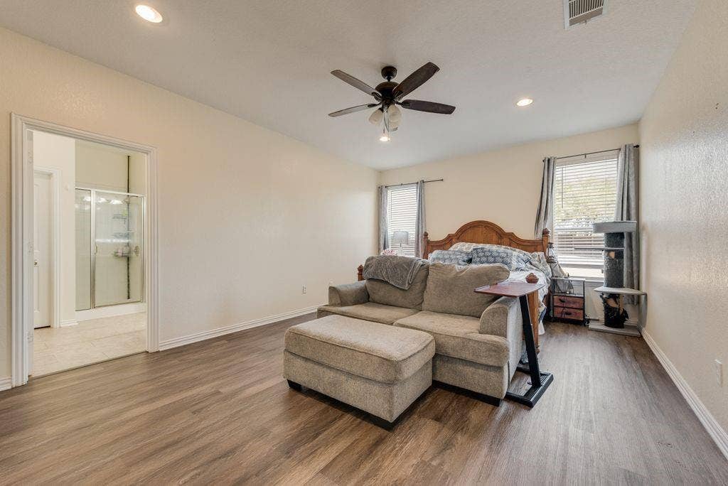 2121 N Mockingbird Lane, Midlothian, TX 76065 2121 N Mockingbird Lane, Midlothian, TX 76065