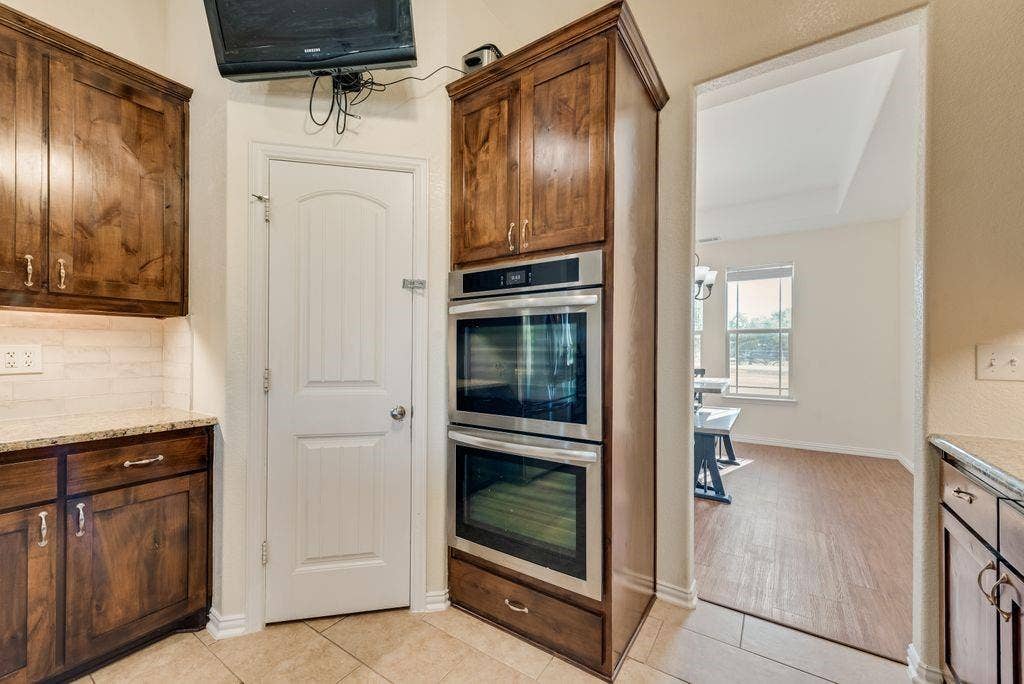 2121 N Mockingbird Lane, Midlothian, TX 76065 2121 N Mockingbird Lane, Midlothian, TX 76065