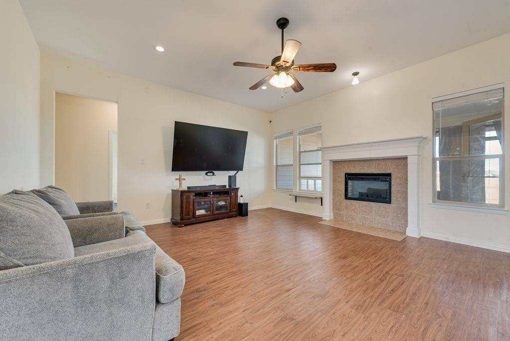2121 N Mockingbird Lane, Midlothian, TX 76065 2121 N Mockingbird Lane, Midlothian, TX 76065