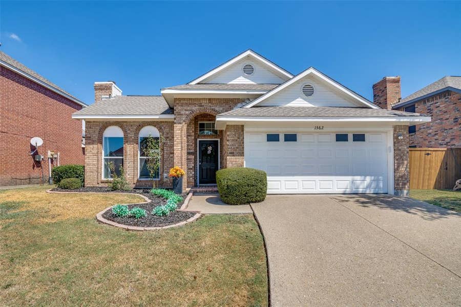 Property photo for 1562 Shalfont Lane, Garland, TX