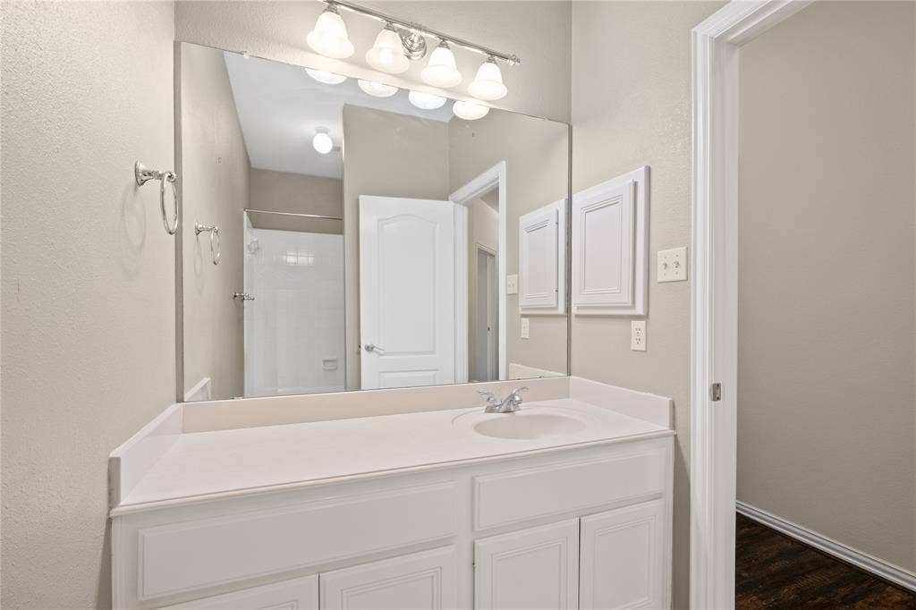14616 Vintage Lane, Addison, TX 75001 Secondary bath with an extra-long vanity and full-width mirror