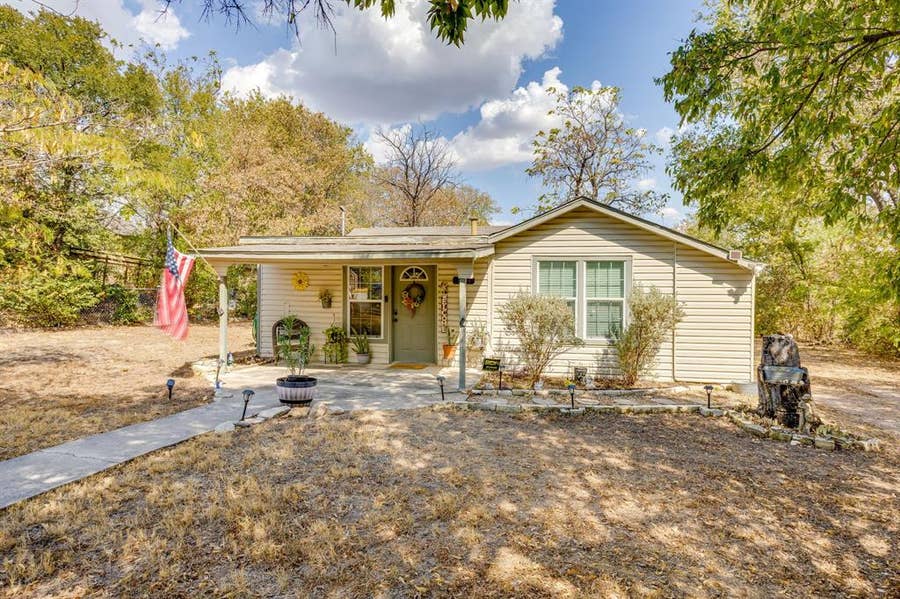 Property photo for 404 Calgary Road, Azle, TX