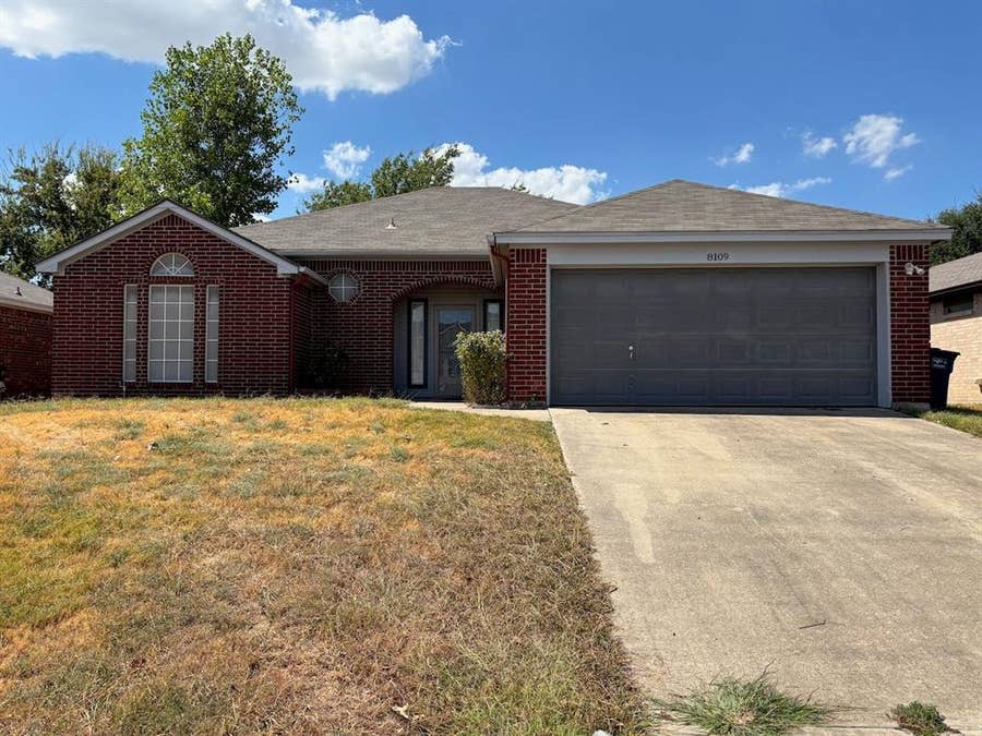 Property photo for 8109 Fox Chase Drive, Fort Worth, TX