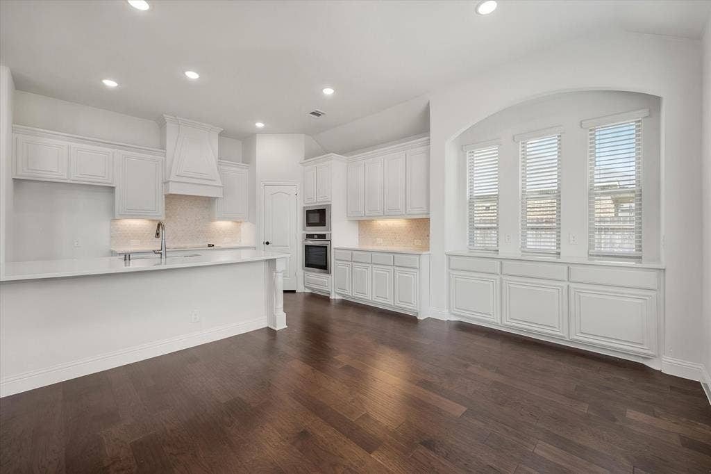 5626 Rutherford Drive, Midlothian, TX 76065 This cozy nook is where morning coffee happens — that built-in buffet cabinet is perfect for extra dishware or serving pieces when you're hosting.
