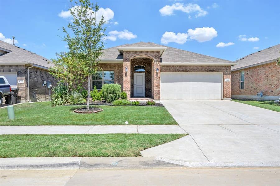 Property photo for 841 Blackhorse Trail, Fort Worth, TX