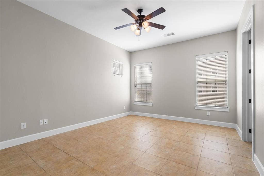 555 Via Amalfi, #312, Irving, TX 75039 555 Via Amalfi, #312, Irving, TX 75039