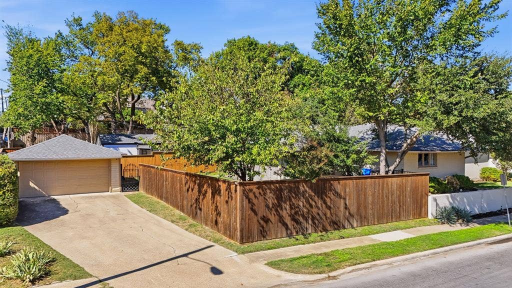 2223 Loving Avenue, Dallas, TX 75214