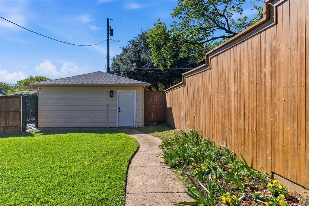 2223 Loving Avenue, Dallas, TX 75214