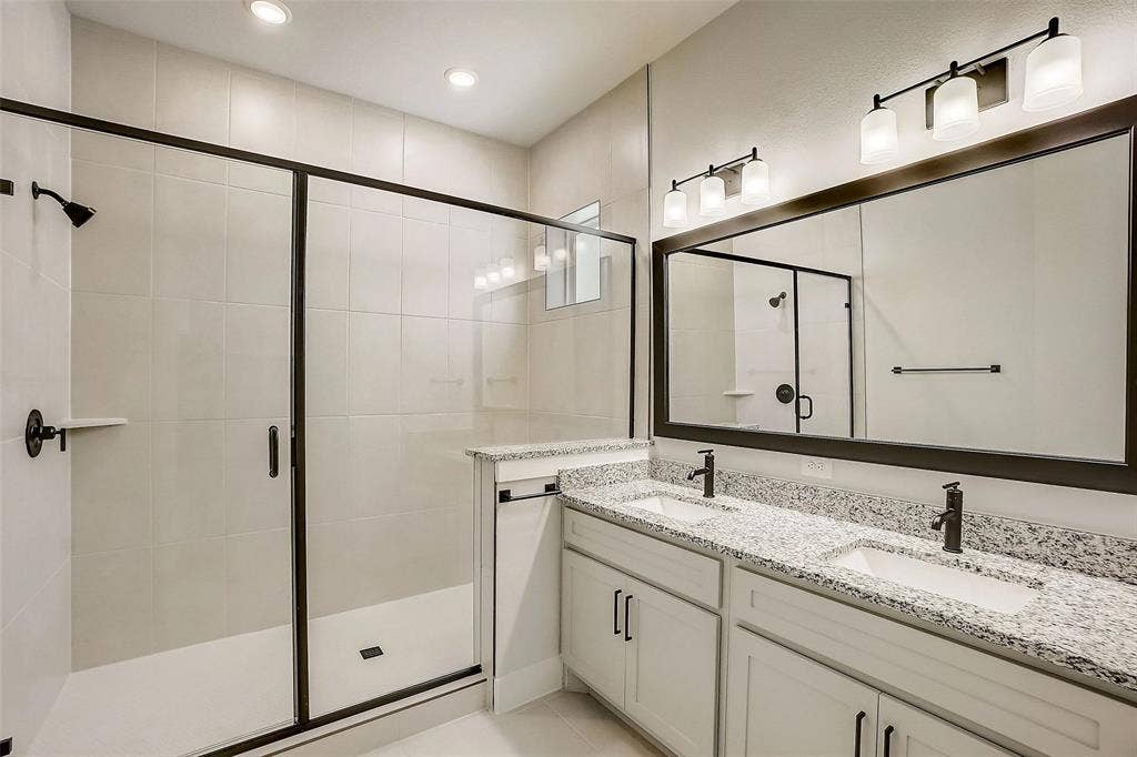 505 Mission Trail, #603, Arlington, TX 76010 Dual vanity with stone-finish countertops, undermount sinks, and matte black fixtures