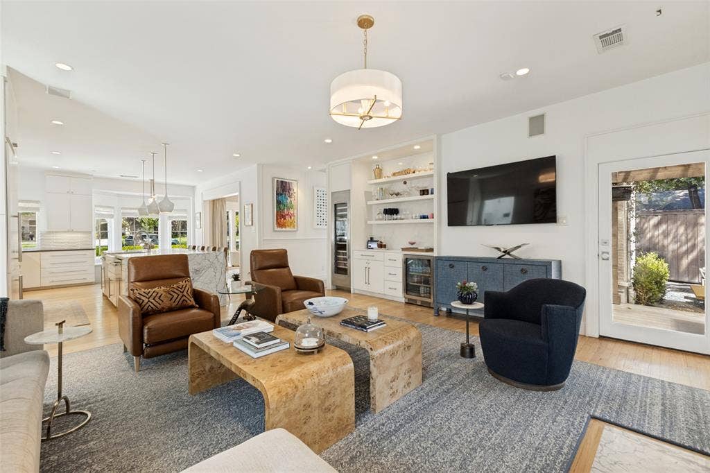 8350 Santa Clara Drive, Dallas, TX 75218 8350 Santa Clara Drive, Dallas, TX 75218