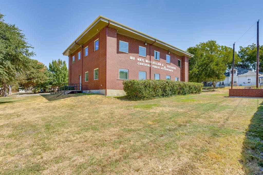 1415 E Belt Line Road, Carrollton, TX 75006 Brick exterior with multiple windows
