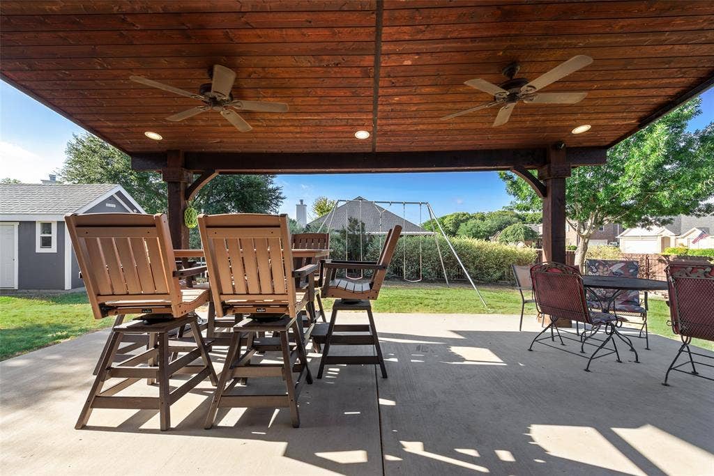910 Elk Horn Drive, Midlothian, TX 76065 wonderful pergola over back patio