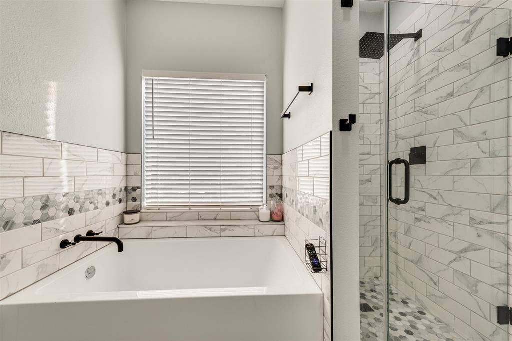 910 Elk Horn Drive, Midlothian, TX 76065 910 Elk Horn Drive, Midlothian, TX 76065