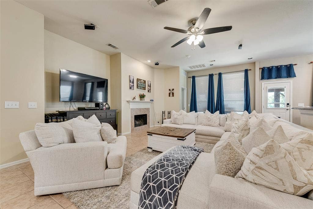 910 Elk Horn Drive, Midlothian, TX 76065 910 Elk Horn Drive, Midlothian, TX 76065