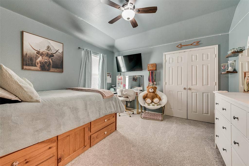 910 Elk Horn Drive, Midlothian, TX 76065 Spacious Upstairs bedroom with good closet space.