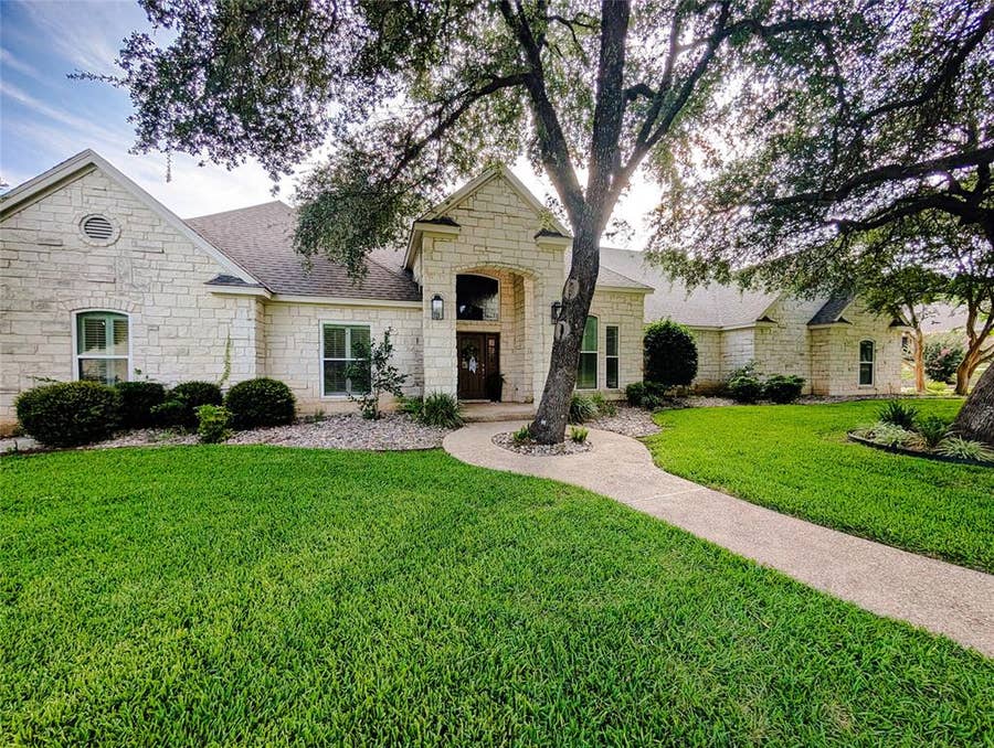 Property photo for 325 Elm Grove Circle, McGregor, TX