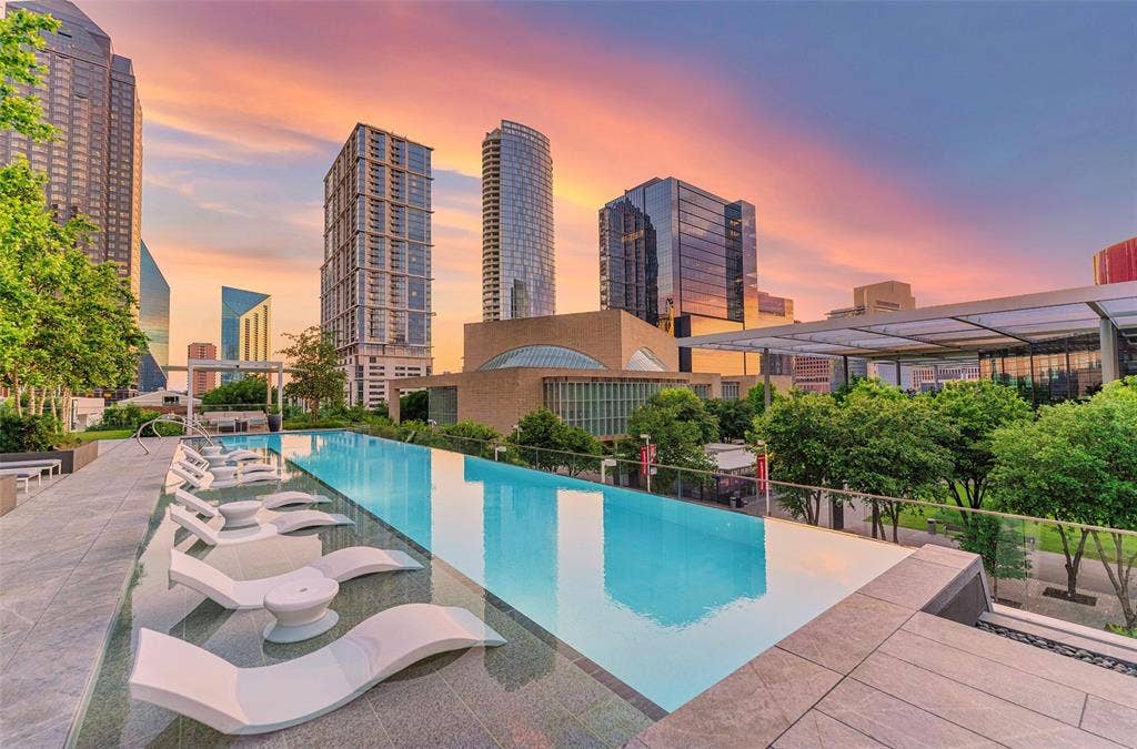 1747 Leonard Street, #2401, Dallas, TX 75201 Swimming Pool