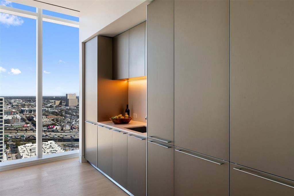 1747 Leonard Street, #2401, Dallas, TX 75201 Buter's Pantry