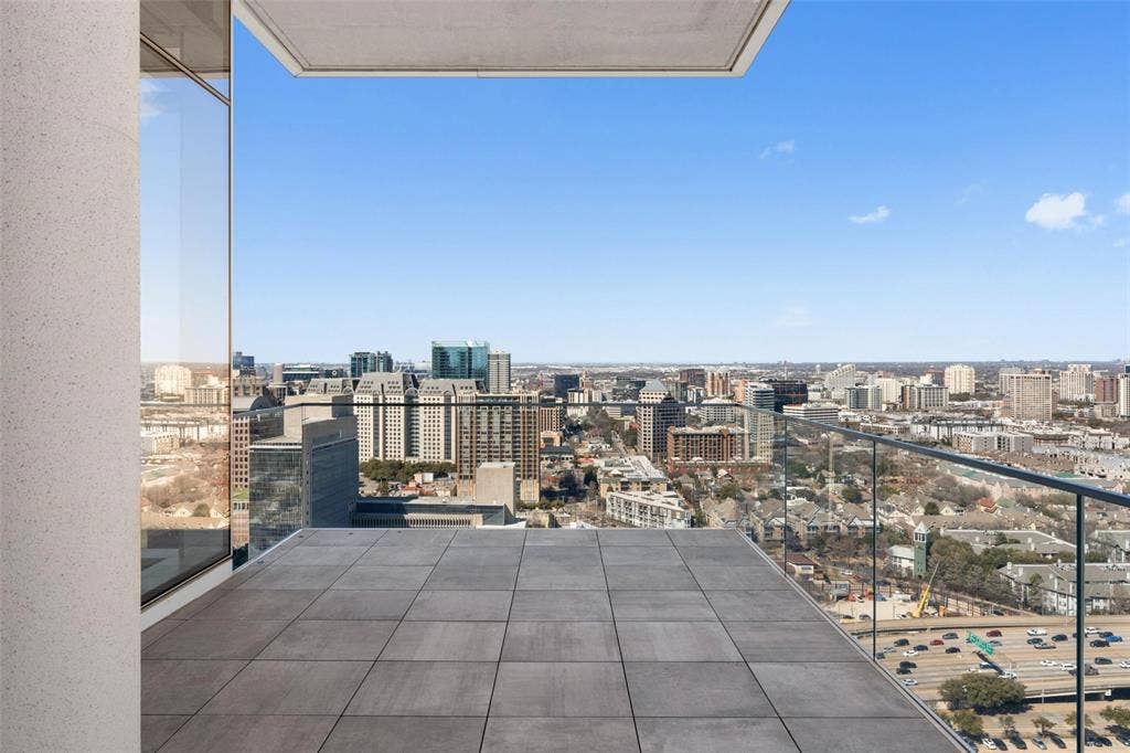 1747 Leonard Street, #2401, Dallas, TX 75201 Private Terrace