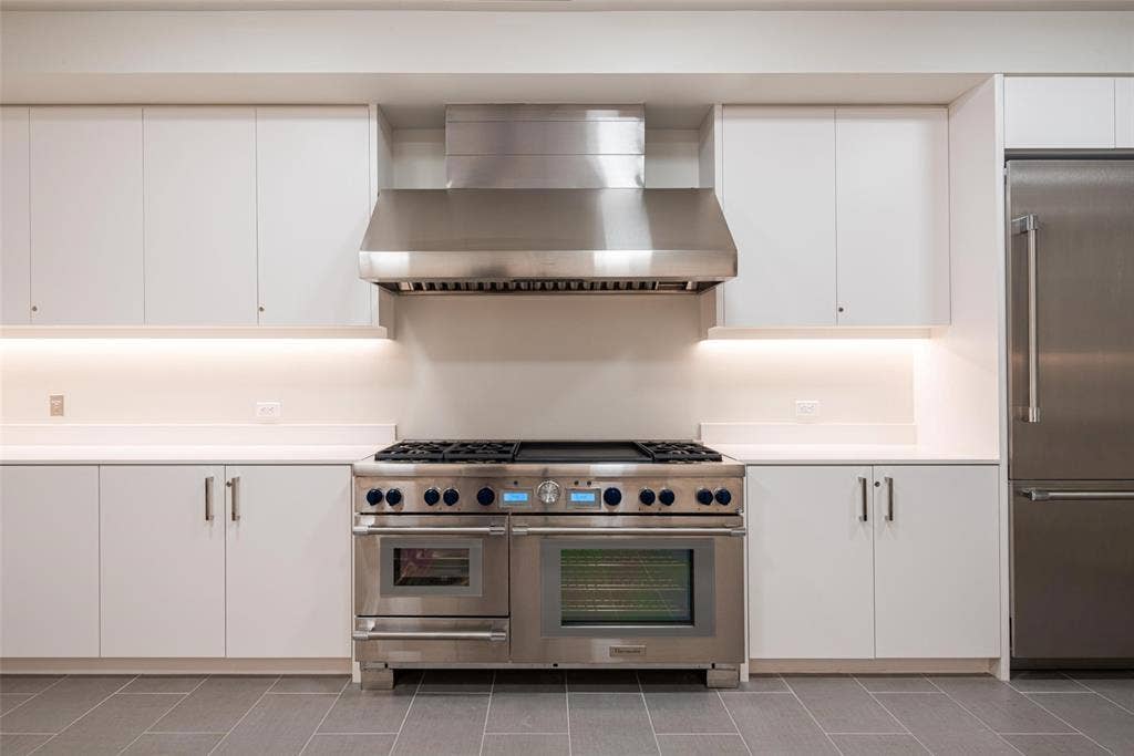 1747 Leonard Street, #2401, Dallas, TX 75201 Catering Kitchen