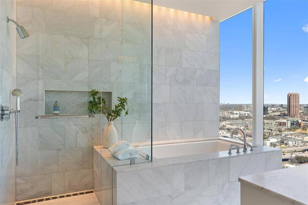 1747 Leonard Street, #2401, Dallas, TX 75201 Primary Bath