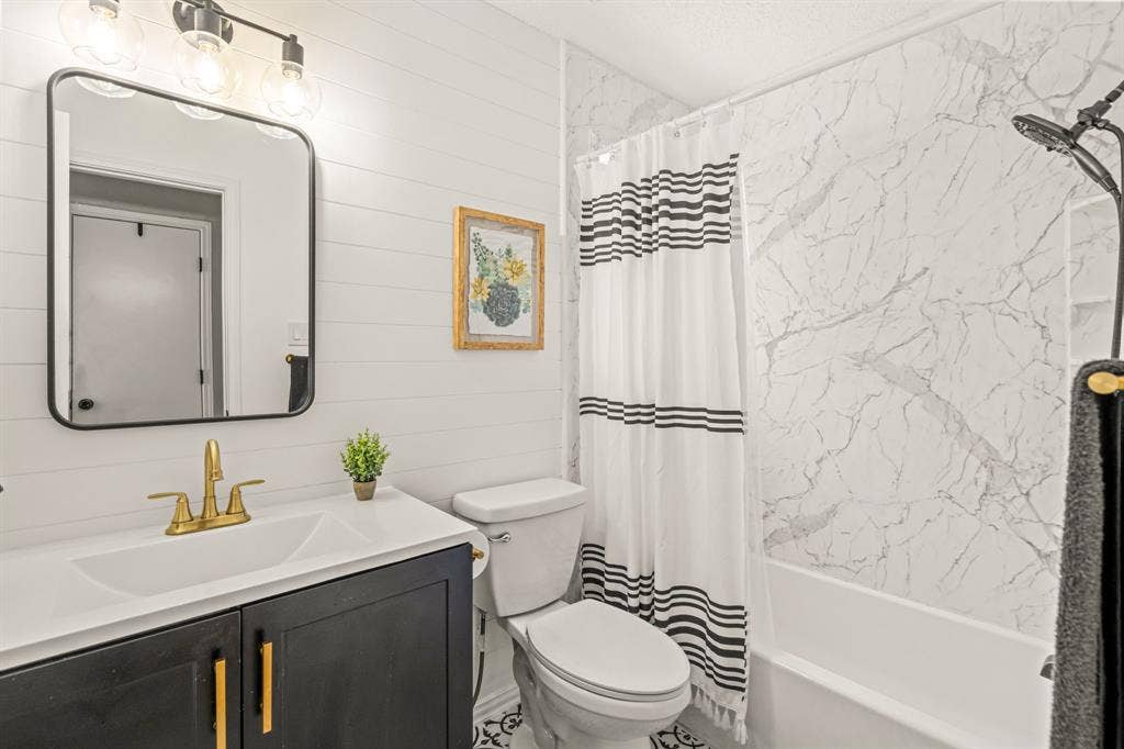 2054 Wanderlust Drive, Lewisville, TX 75067 Secondary Bathroom